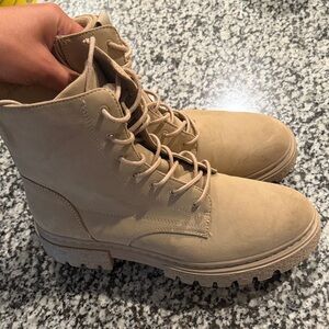 Women’s Tan Lace-Up Combat Boots nwot